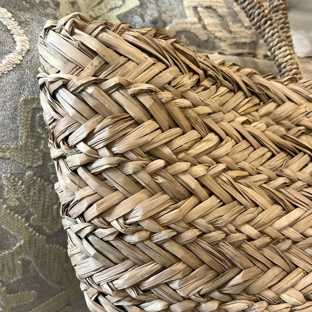 Buji Baja Seagrass Escape Straw Tote Bag - Picture 3 of 6